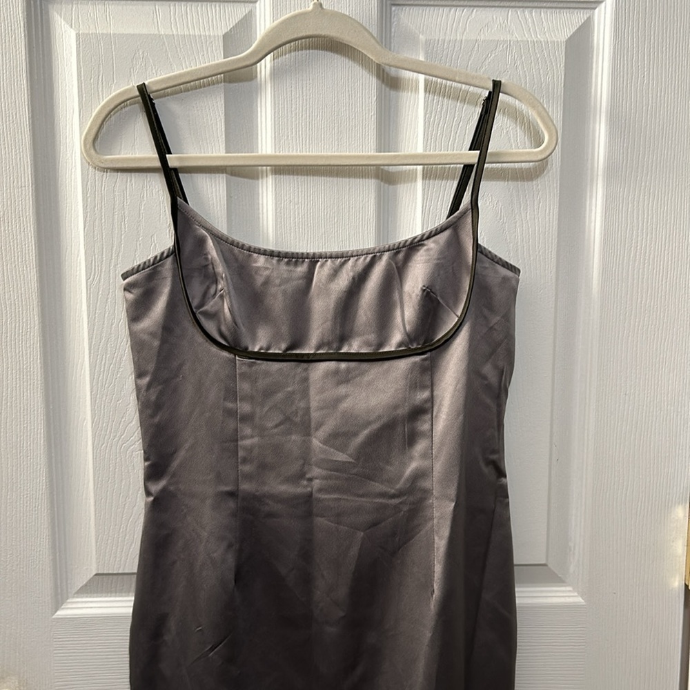 Prettylittlething dress. NWT Gray. Spaghettis straps. Midi length. Size 6 - Picture 2 of 9